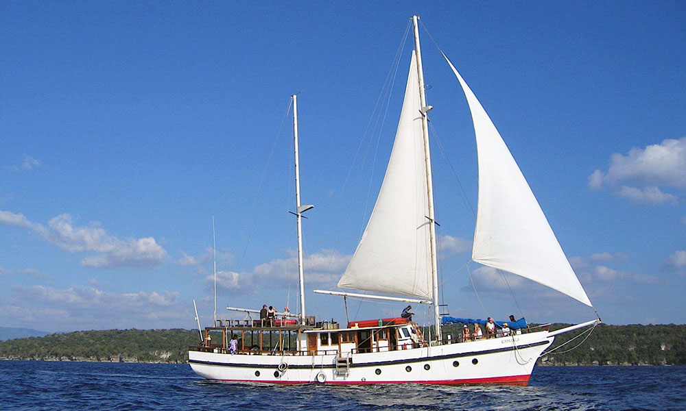 Experience a full day Coongoola day cruise